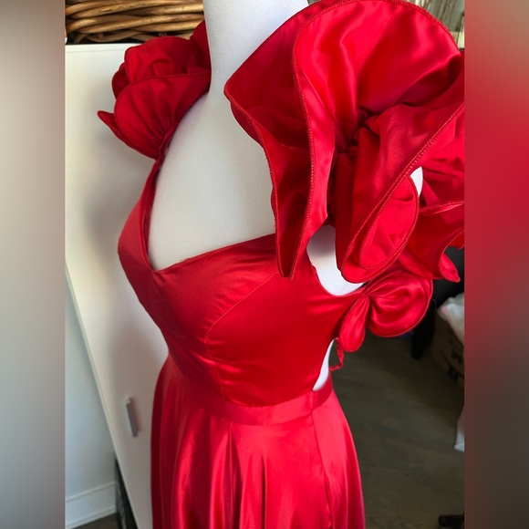 NWT. B Darlin's gorgeous satin red gown with pockets - Picture 8 of 15